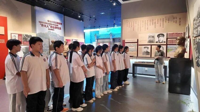 独臂踏征途忠魂耀澴川（报纸稿）.docx